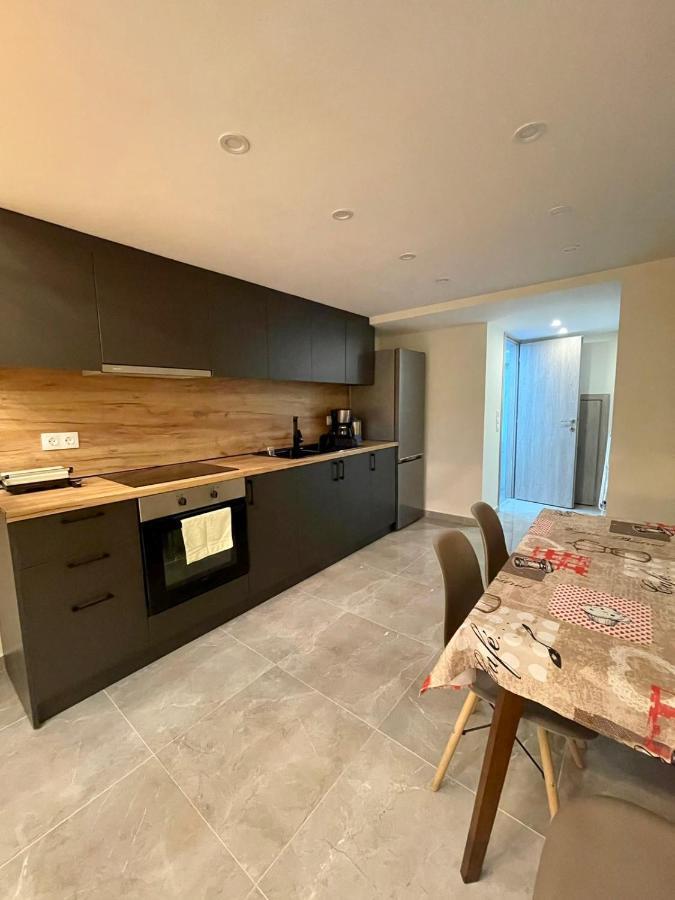 סלוניקי Minimal Two-Floor Apartment מראה חיצוני תמונה