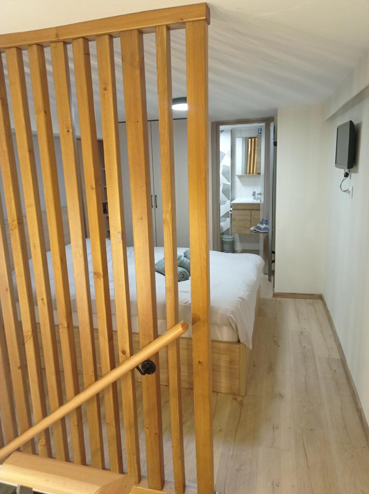 סלוניקי Minimal Two-Floor Apartment מראה חיצוני תמונה
