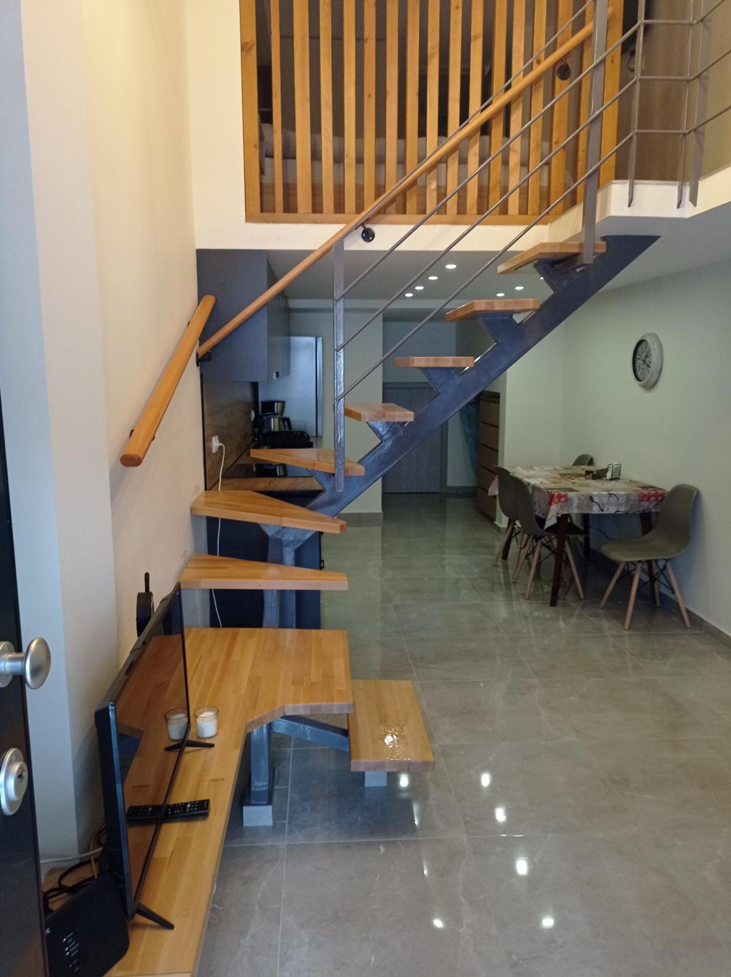סלוניקי Minimal Two-Floor Apartment מראה חיצוני תמונה